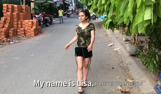 Русский пикапер снял девушку на улице и уговорил ее на секс